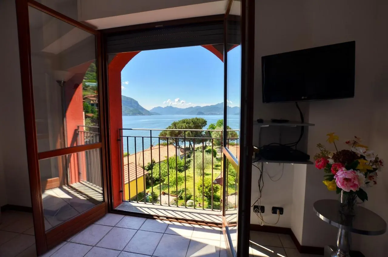 3-Bedroom Lakefront Lakeview Apartment Acquaseria