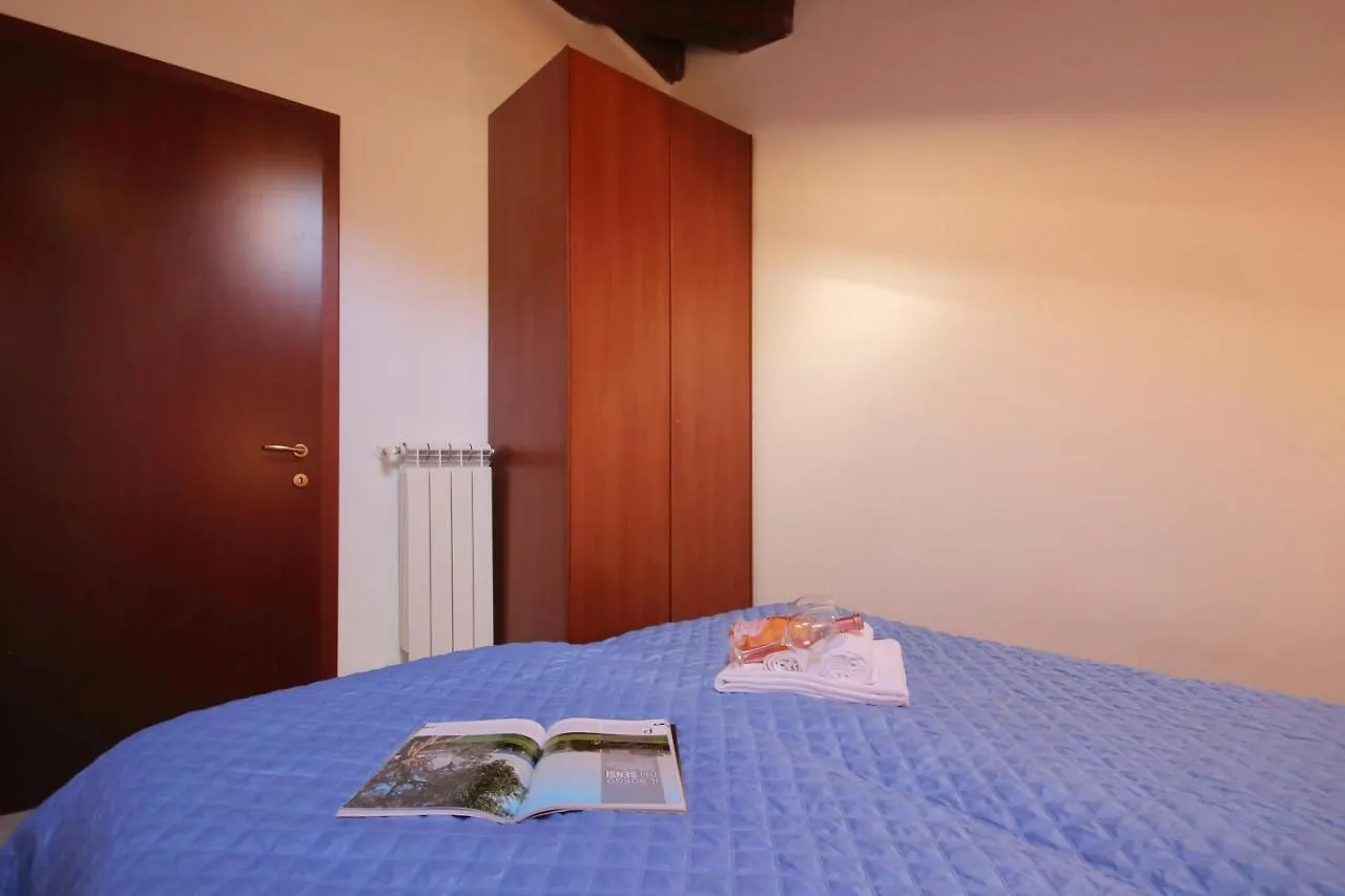 3-Bedroom Lakefront Lakeview Apartment Acquaseria