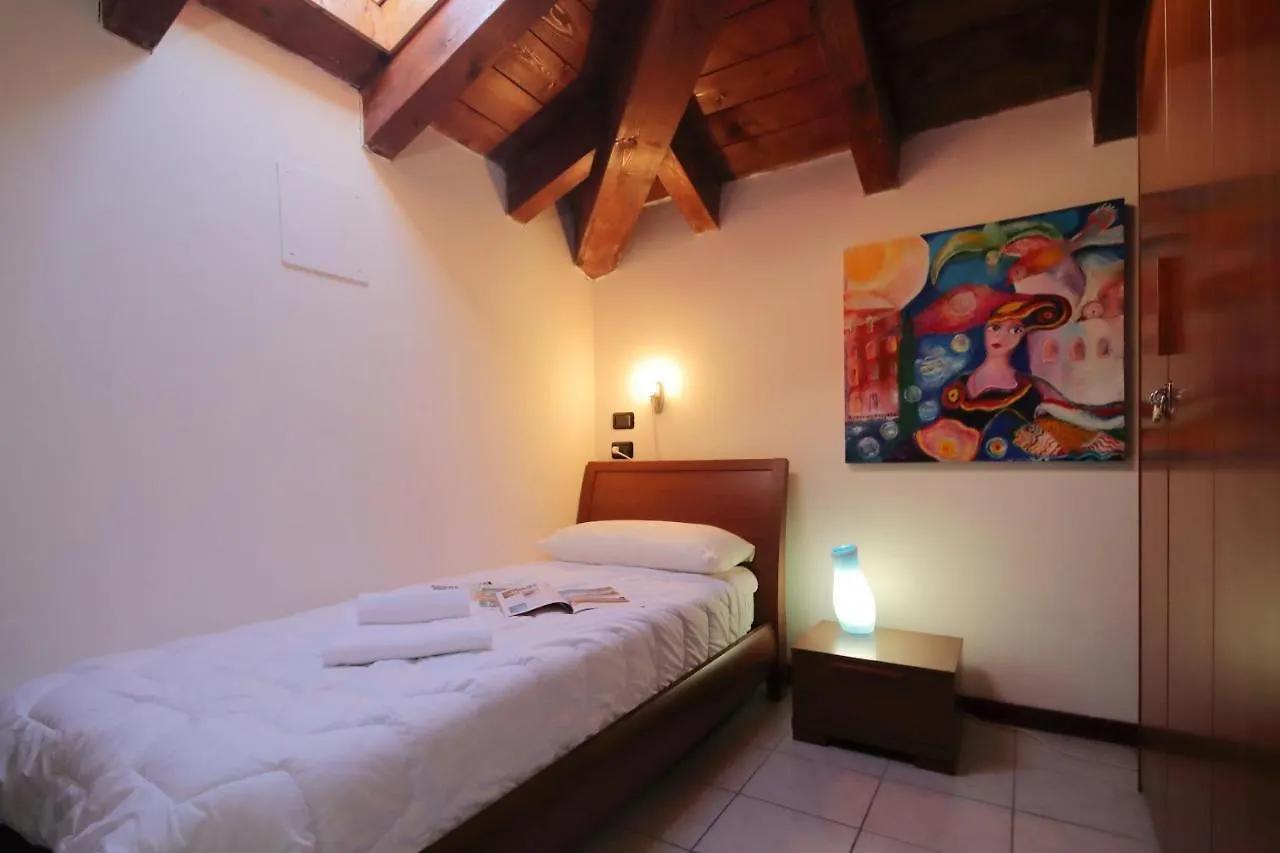 3-Bedroom Lakefront Lakeview Apartment Acquaseria Italie