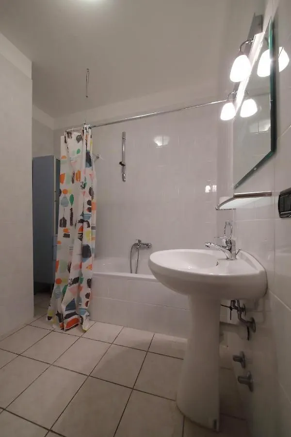 3-Bedroom Lakefront Lakeview Apartment Acquaseria