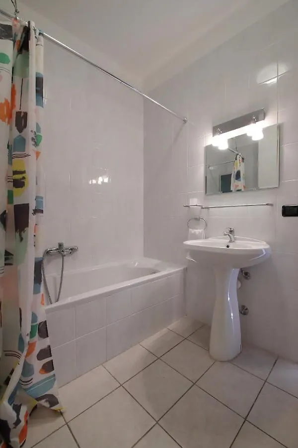 3-Bedroom Lakefront Lakeview Apartment Acquaseria 0*,