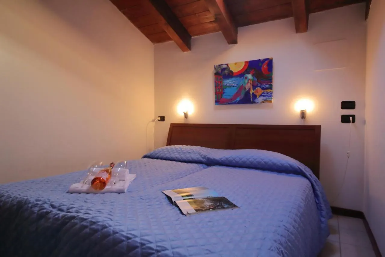 3-Bedroom Lakefront Lakeview Apartment Acquaseria