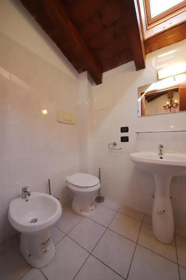 3-Bedroom Lakefront Lakeview Apartment Acquaseria
